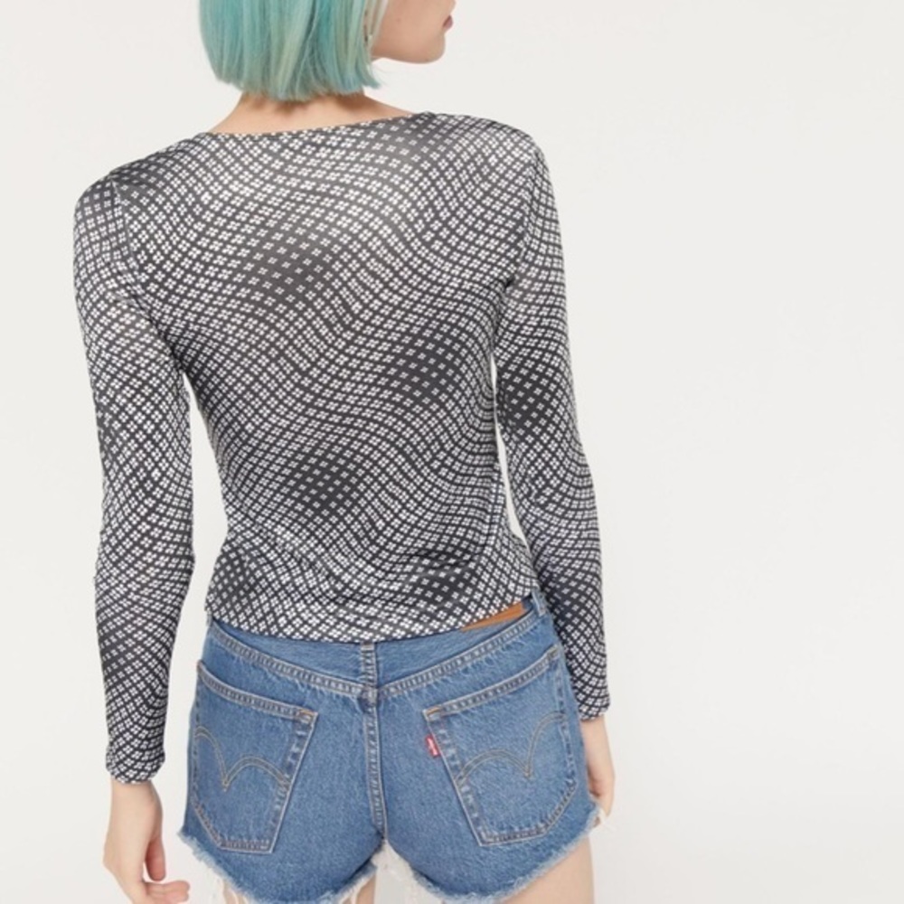 Urban‎ Outfitters Clarissa Printed Plunging Flyaway Top Size S - Picture 3 of 9